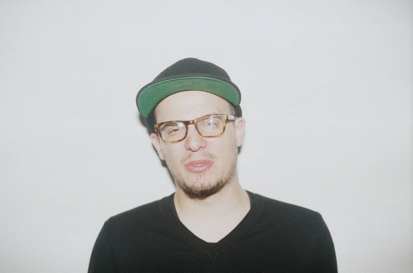 aussi une srie de portraits simples sur murs blancs, aux petites